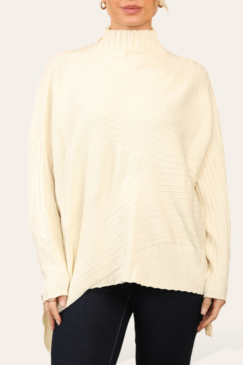 GERIBBELDE ASYMMETRISCHE TRUI MET HOGE HALS BEIGE