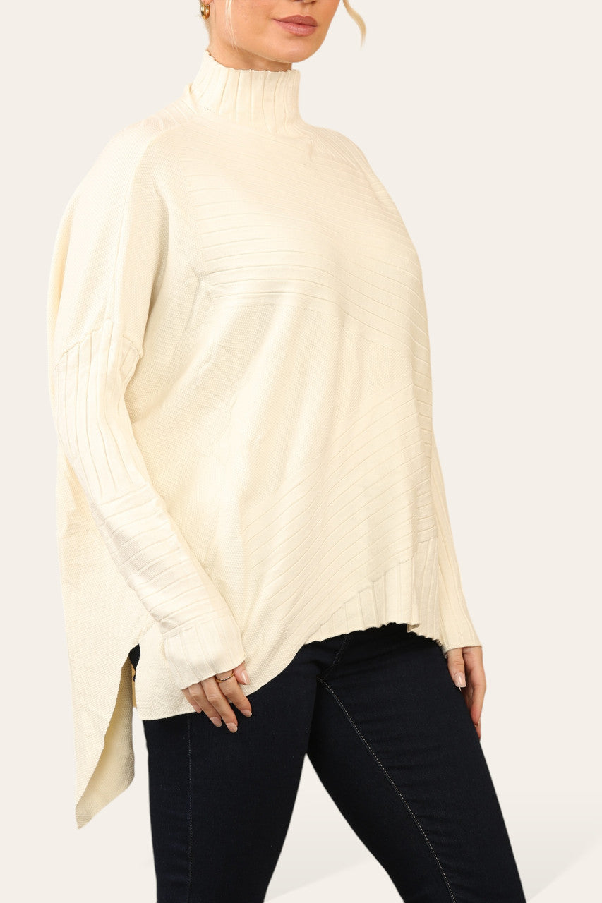 GERIBBELDE ASYMMETRISCHE TRUI MET HOGE HALS BEIGE