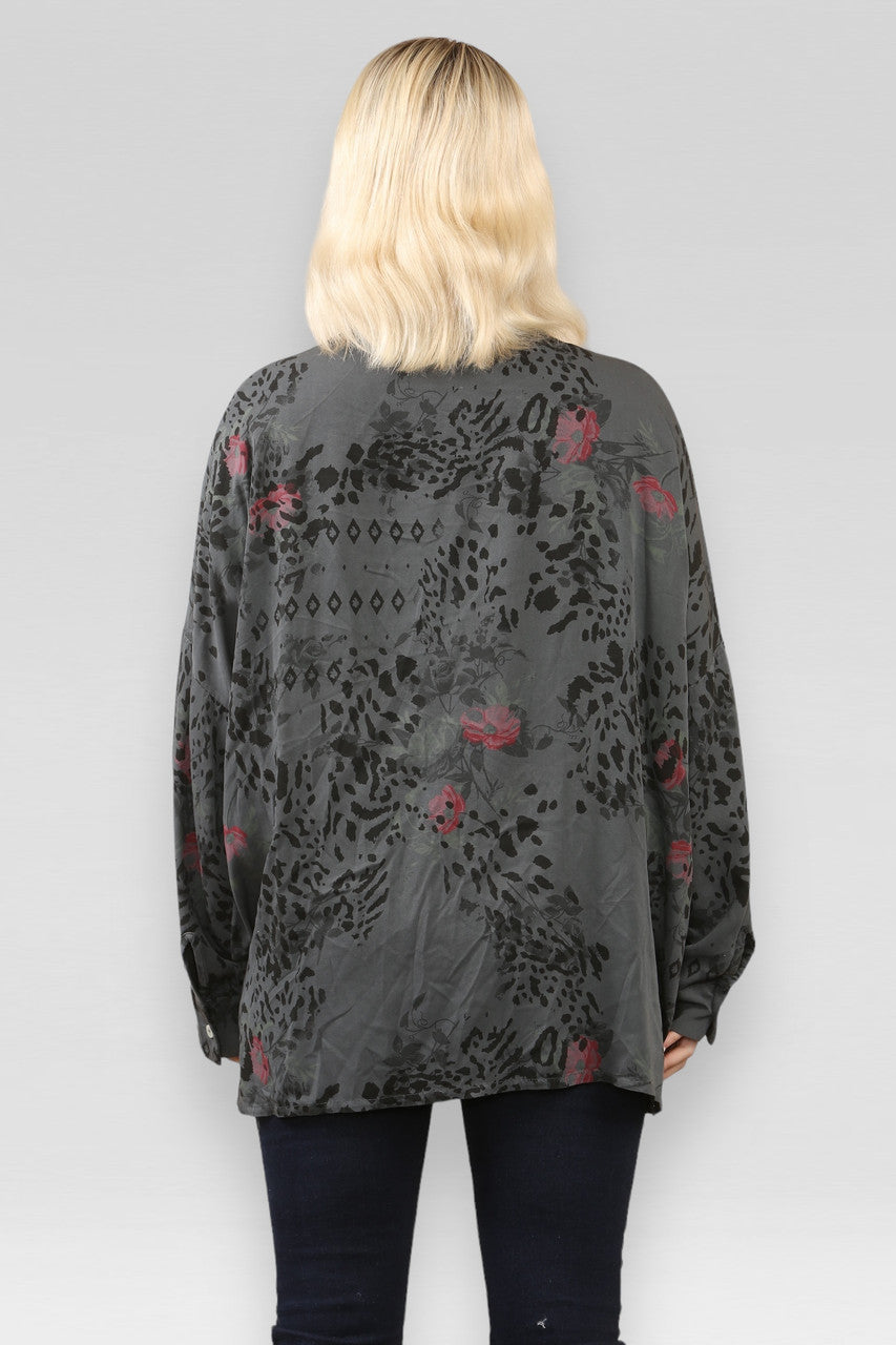 HEMD MET BLOEMEN- EN DIERENPRINT HOUTSKOOL