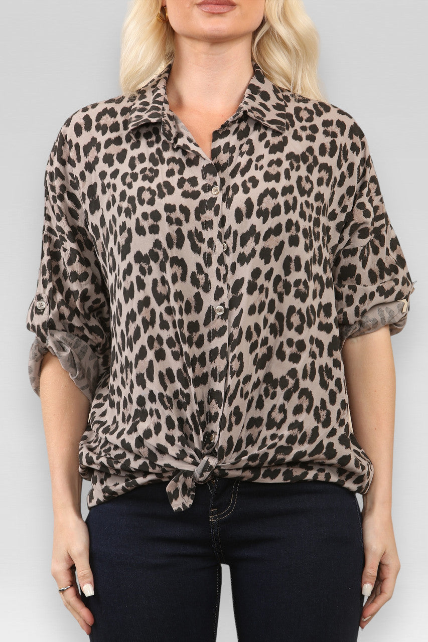 BLOUSE MET LUIPAARDPRINT EN STRIKSLUITING TAUPÉ