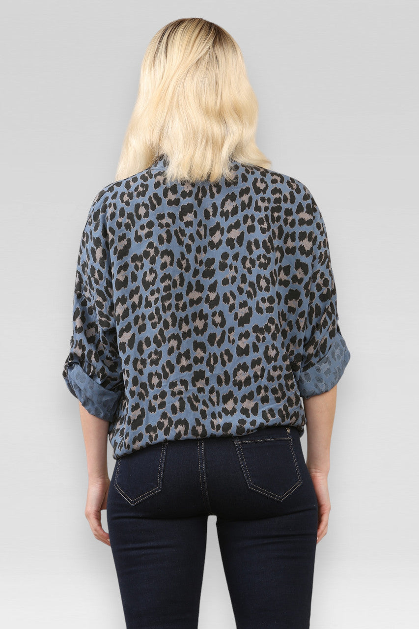 LUIPAARDPRINT BLOES MET STROPDASJE DENIM