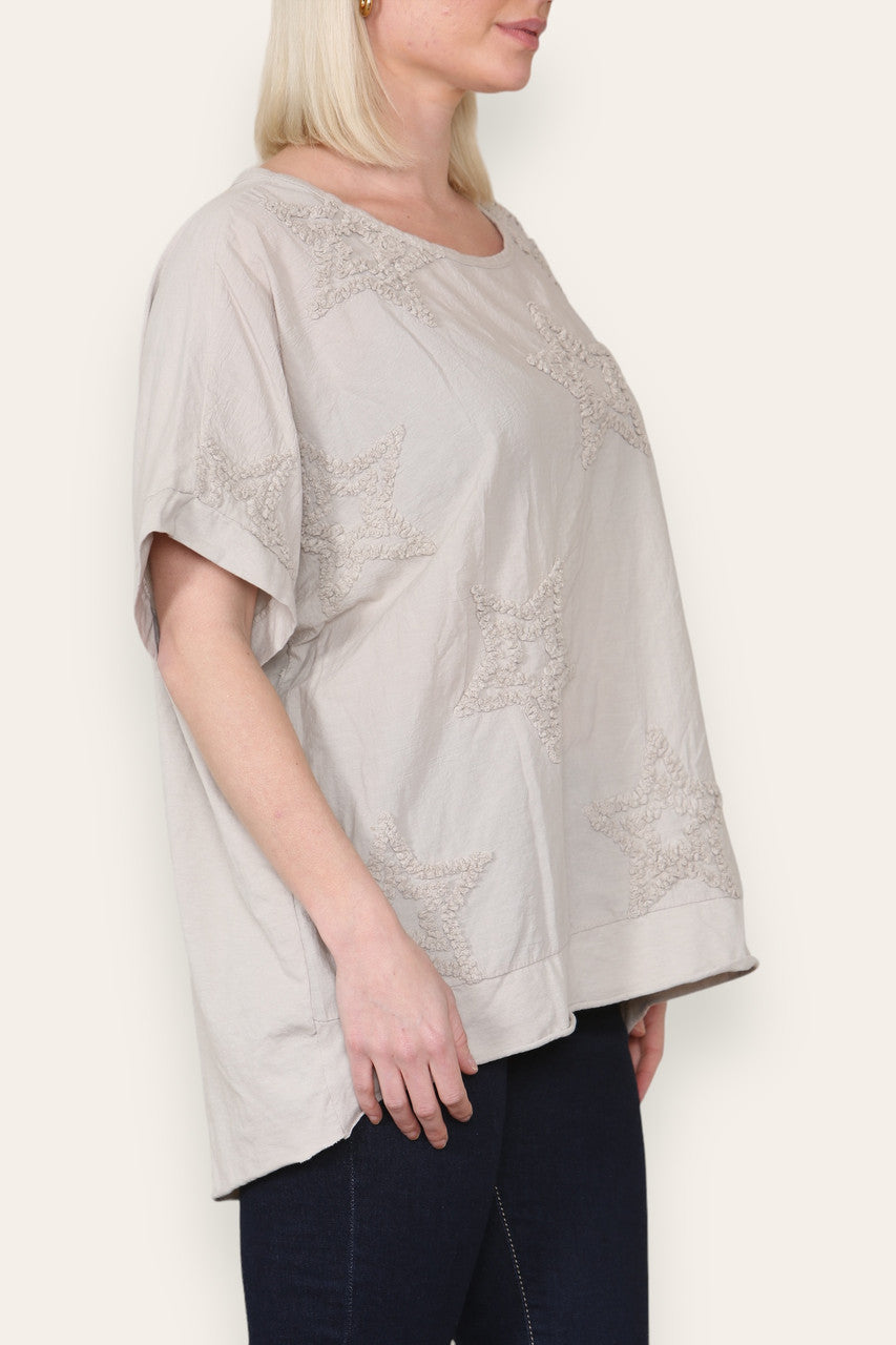 RUFFLE STAR APPLIQUE DETAIL TOP STONE