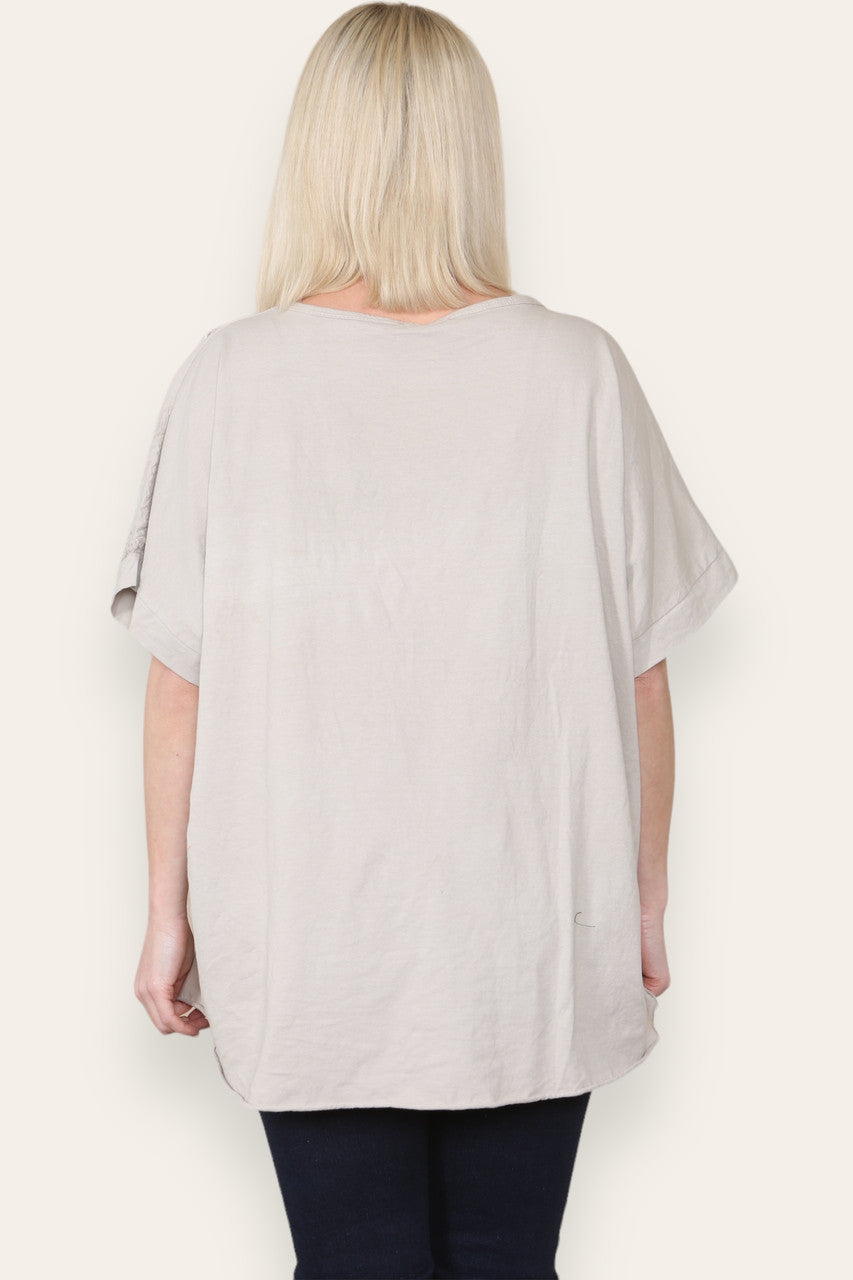 RUFFLE STAR APPLIQUE DETAIL TOP STONE