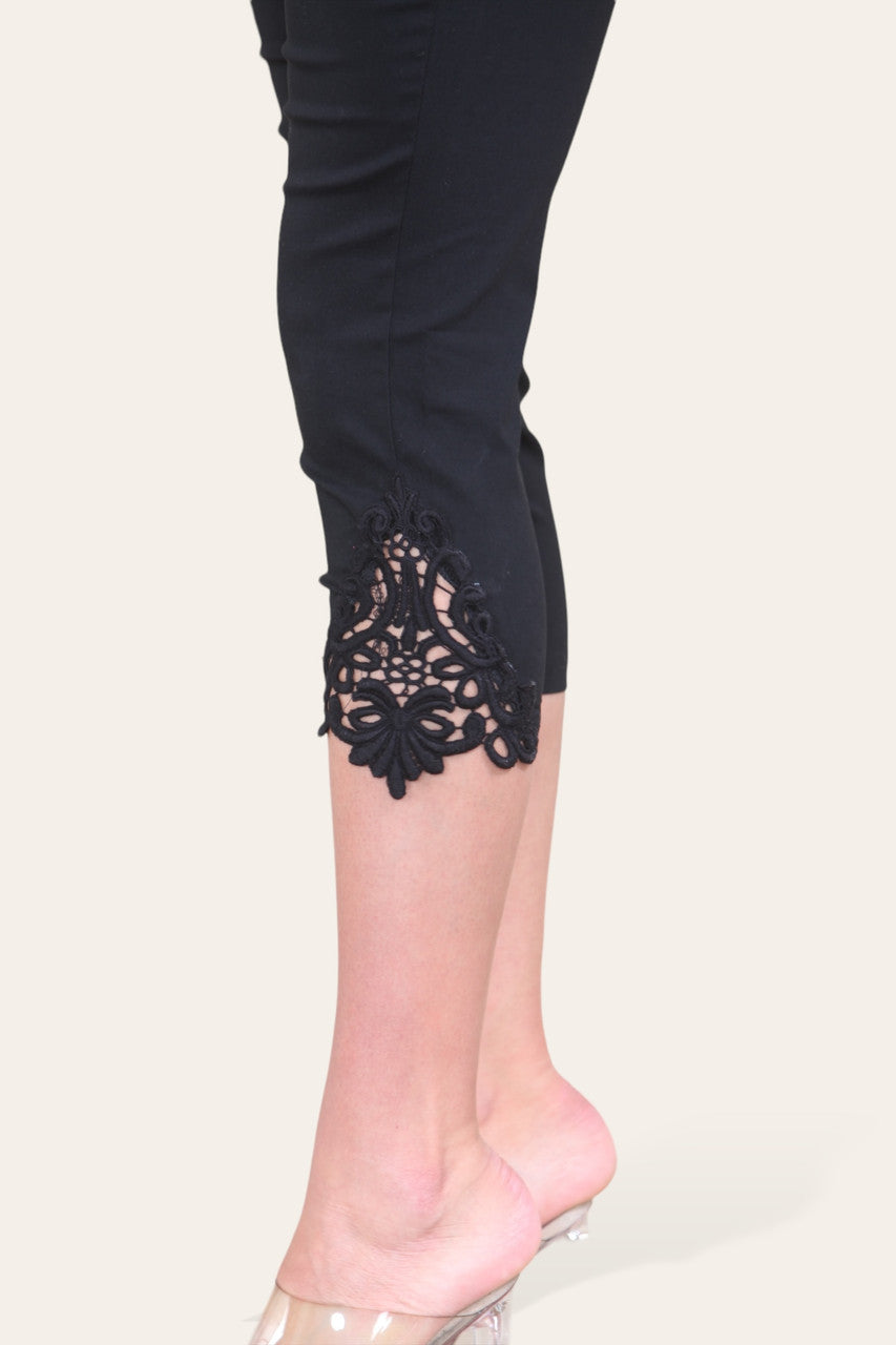 STRETCH KANTEN ZOOM CAPRI BROEK LEGGING - ZWART