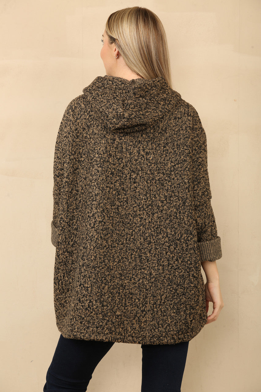 JAS MET CAPUCHON VAN ZACHTE WOLMIX MET RITS EN GESPEN TAUPE