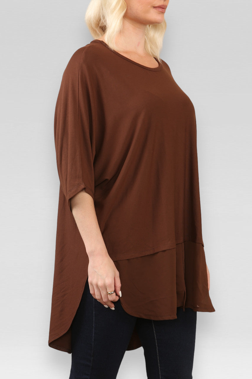 TOP MET SPLIT EN HALFLANGE MOUWEN BRUIN