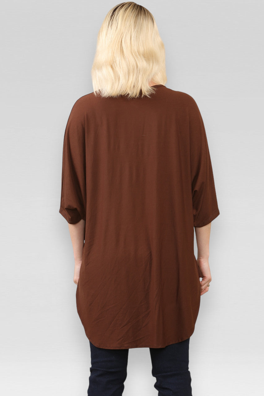 TOP MET SPLIT EN HALFLANGE MOUWEN BRUIN