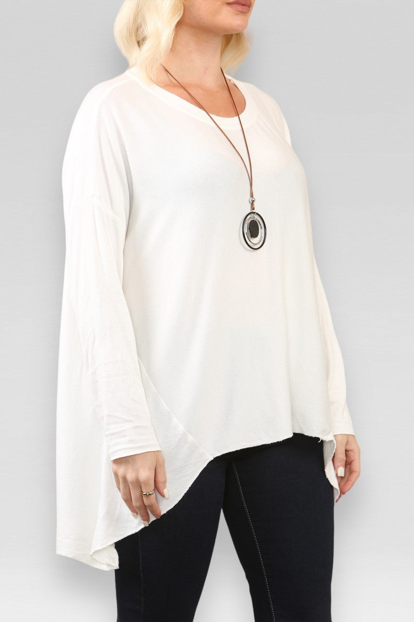 FIJNE GEBREIDE TOP MET VERLAAGDE ACHTERKANT EN KETTING WIT