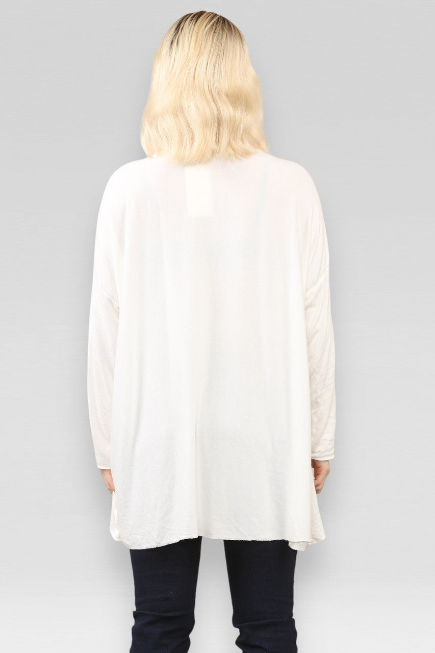 FIJNE GEBREIDE TOP MET VERLAAGDE ACHTERKANT EN KETTING WIT