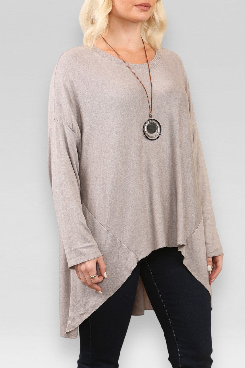 FIJNGEBREIDE TOP MET VERLAAGDE RUG EN KETTING TAUPE
