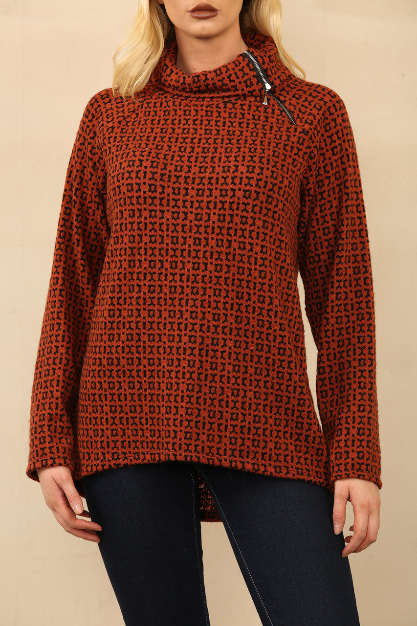 GEPRINTE TRICOT TRUI MET RITS EN HOGE KRAAG ROESTBRUIN