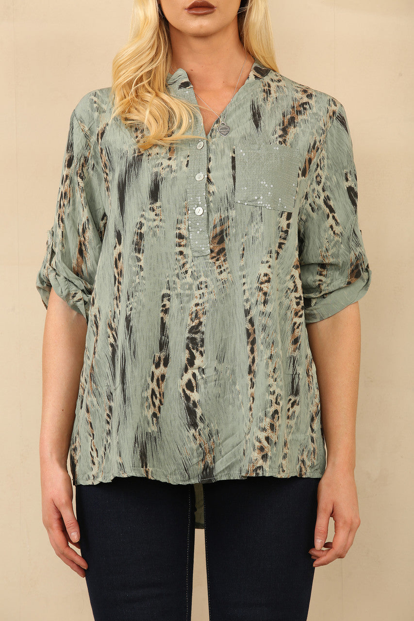 BLOUSE MET LUIPAARDPRINT EN GRANDAD-KRAAG KAKI