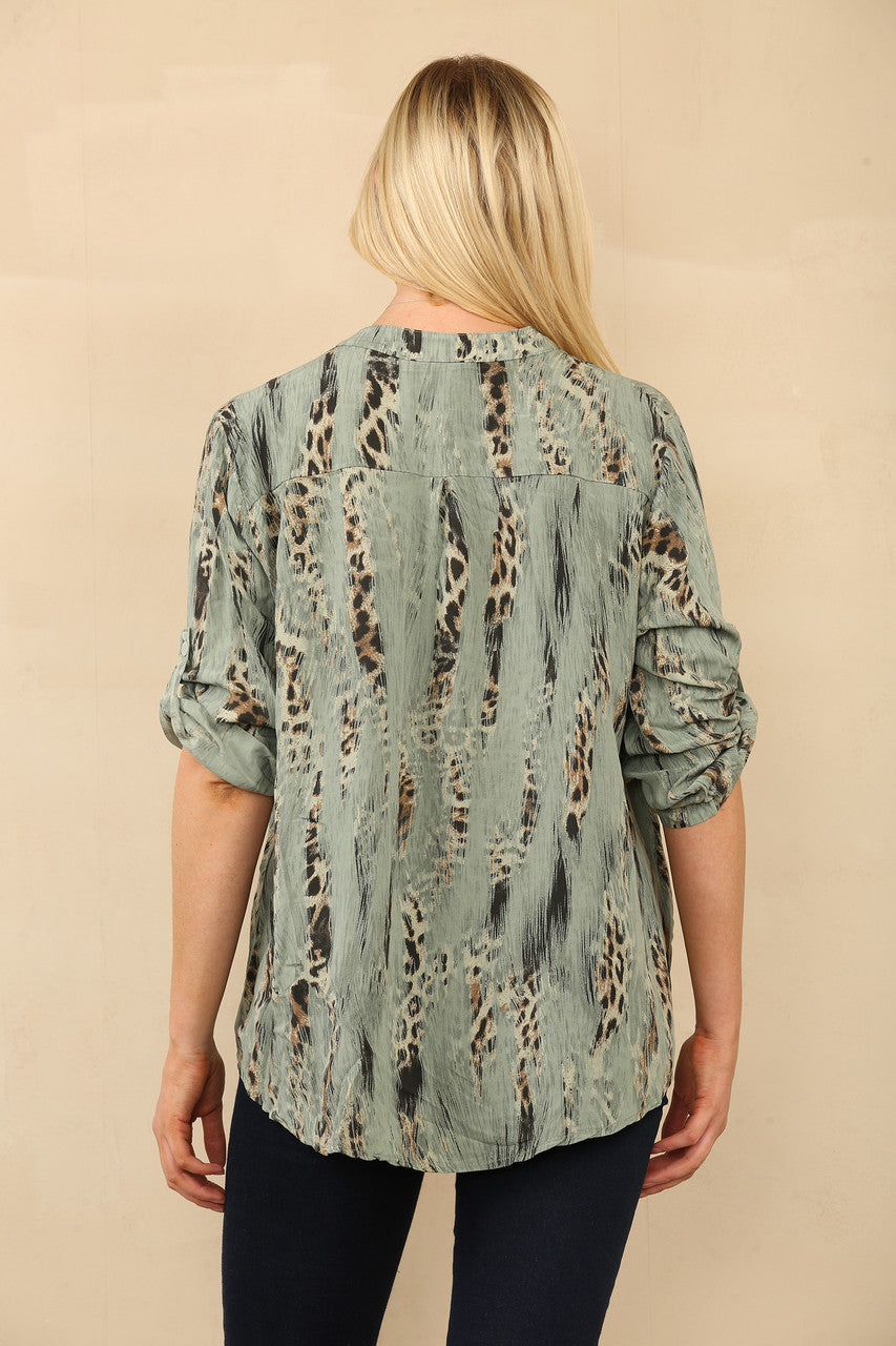 BLOUSE MET LUIPAARDPRINT EN GRANDAD-KRAAG KAKI