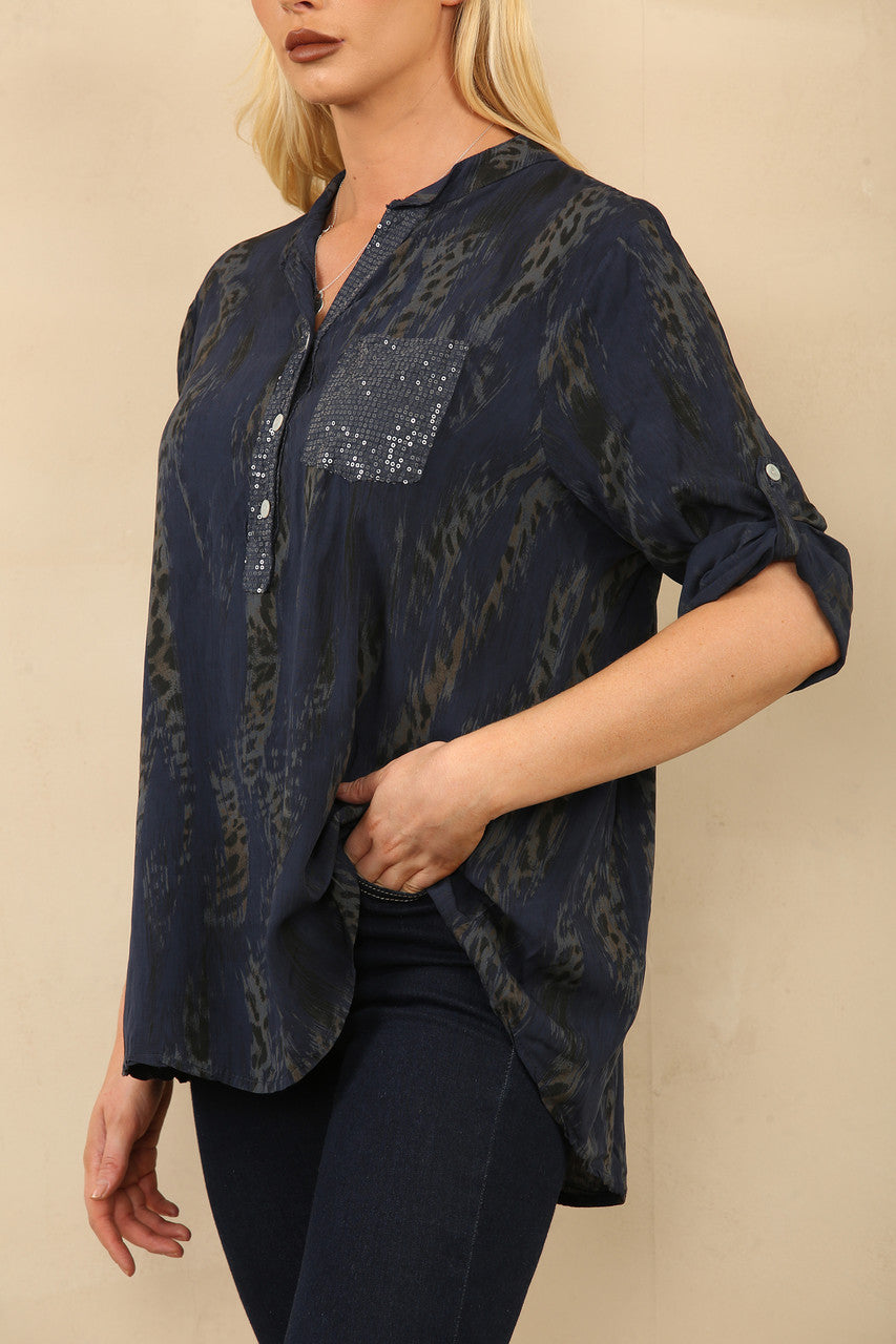 BLOUSE MET PANTERPRINT EN MANDARIJNKRAAG NAVY