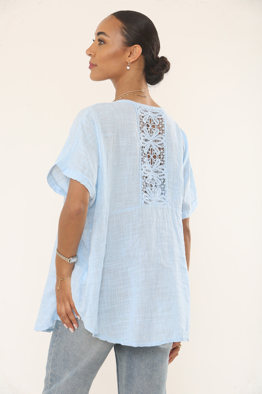 CROCHET RUGDETAIL TOP - LICHTBLAUW