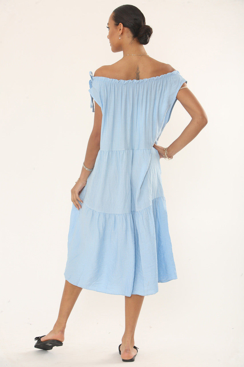 OFF-SHOULDER GELAAGDE MIDI JURK - POEDERBLAUW
