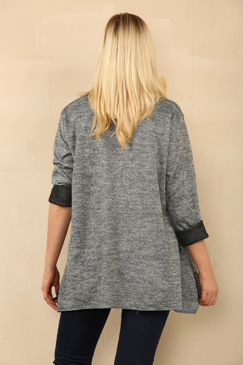 TOP MET LUIPAARDPRINT EN PANEEL HOUTKOOL