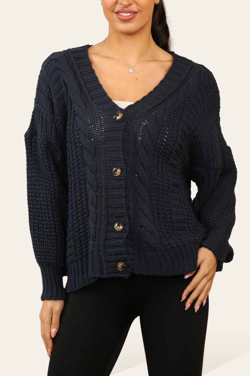 KABELGEBREID VEST MET KNOPEN MARINEBLAUW