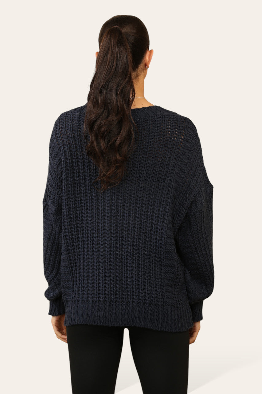 KABELGEBREID VEST MET KNOPEN MARINEBLAUW