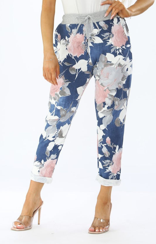 JOGGINGBROEK MET BLOEMEN EN ROZENPRINT - DENIM