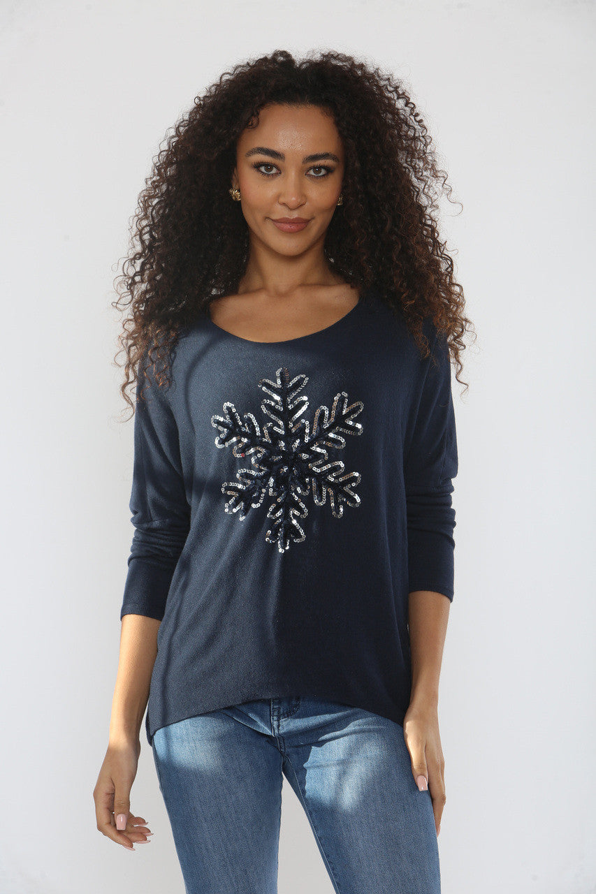 TRUI TOP MET FIJNE STEKEN, PAILLETTEN EN SNEEUWVLOKKEN PATROON MARINEBLAUW