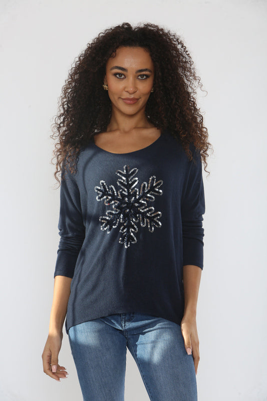 TRUI TOP MET FIJNE STEKEN, PAILLETTEN EN SNEEUWVLOKKEN PATROON MARINEBLAUW