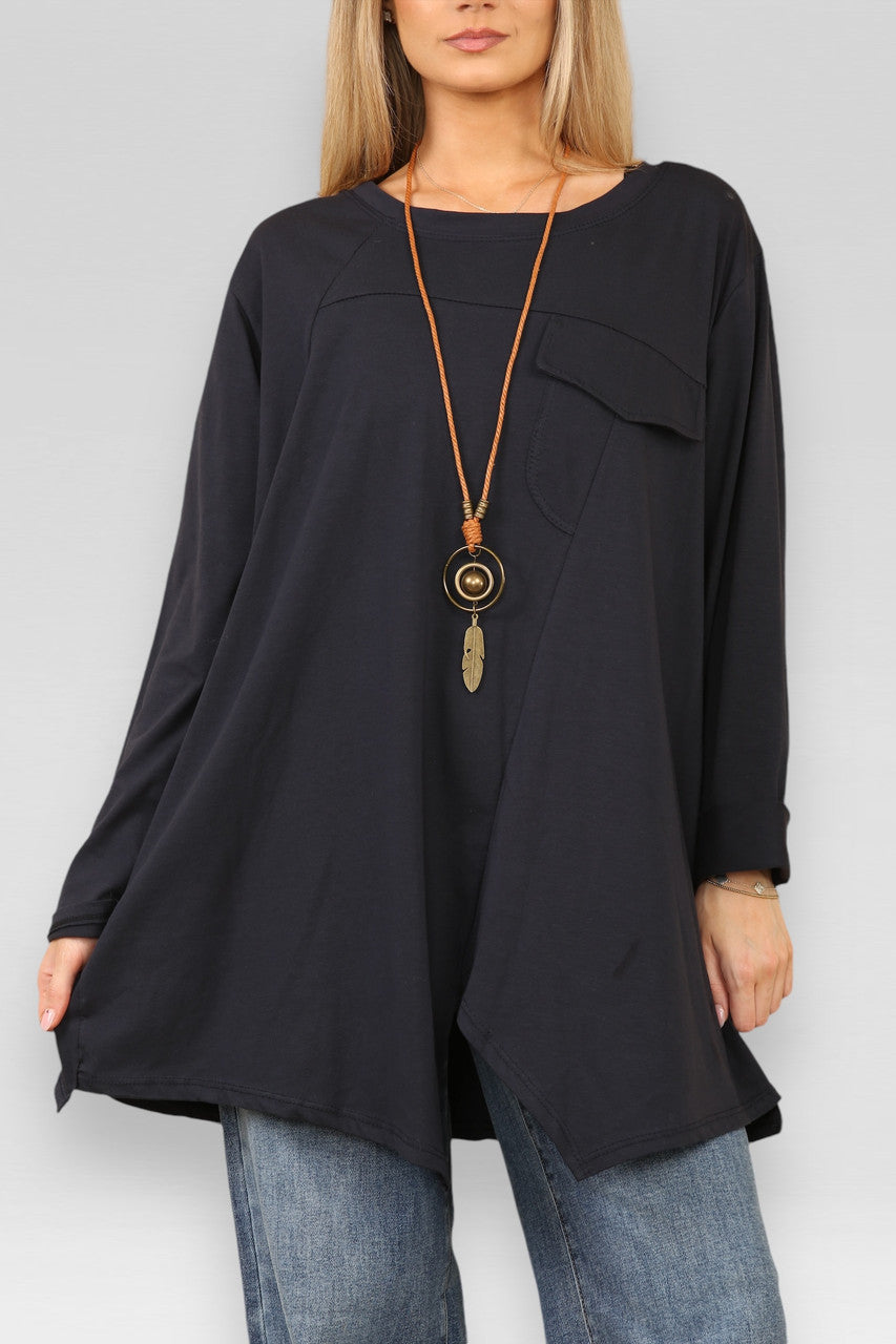 TOP MET UITGESNEDEN ZAKJE EN KETTING NAVY