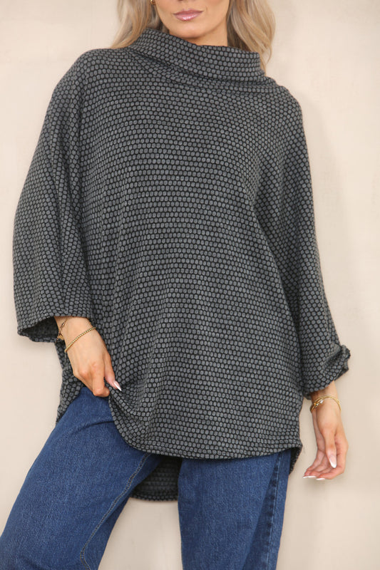 GEOMETRISCH PATROON TRUI MET COWL NECK EN GERIBBELDE MOUWEN HOUTSKOOL