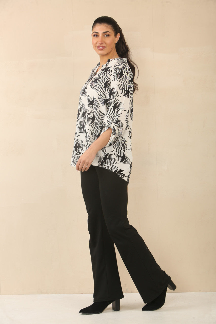 BLOUSE MET VOGELZWERN-PRINT - ZWART