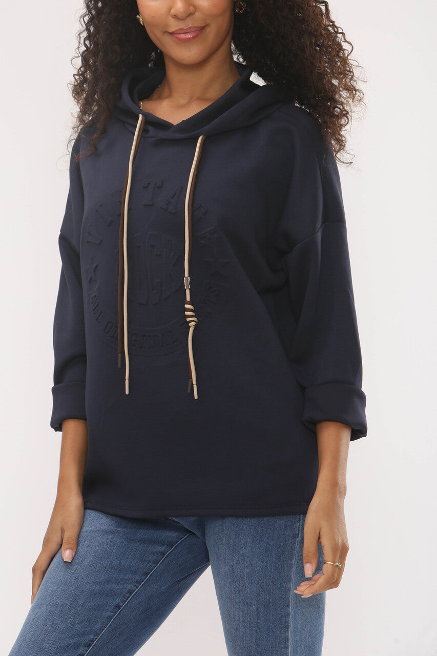 SWEATER MET CAPUCHON EN RELIËFPRINT EN VINTAGE SOFT TOUCH - NAVY