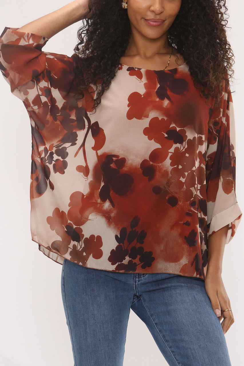 BLOUSE MET ABSTRACTE BLAD SILHOUET AFDRUK ROEST