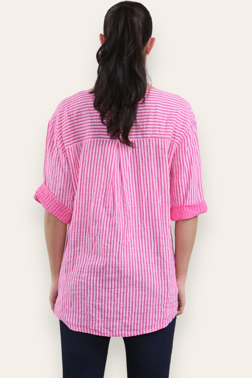 STREPENPRINT OPA KRAAG KNOPENSLUITING BOVENSTUK CERISE
