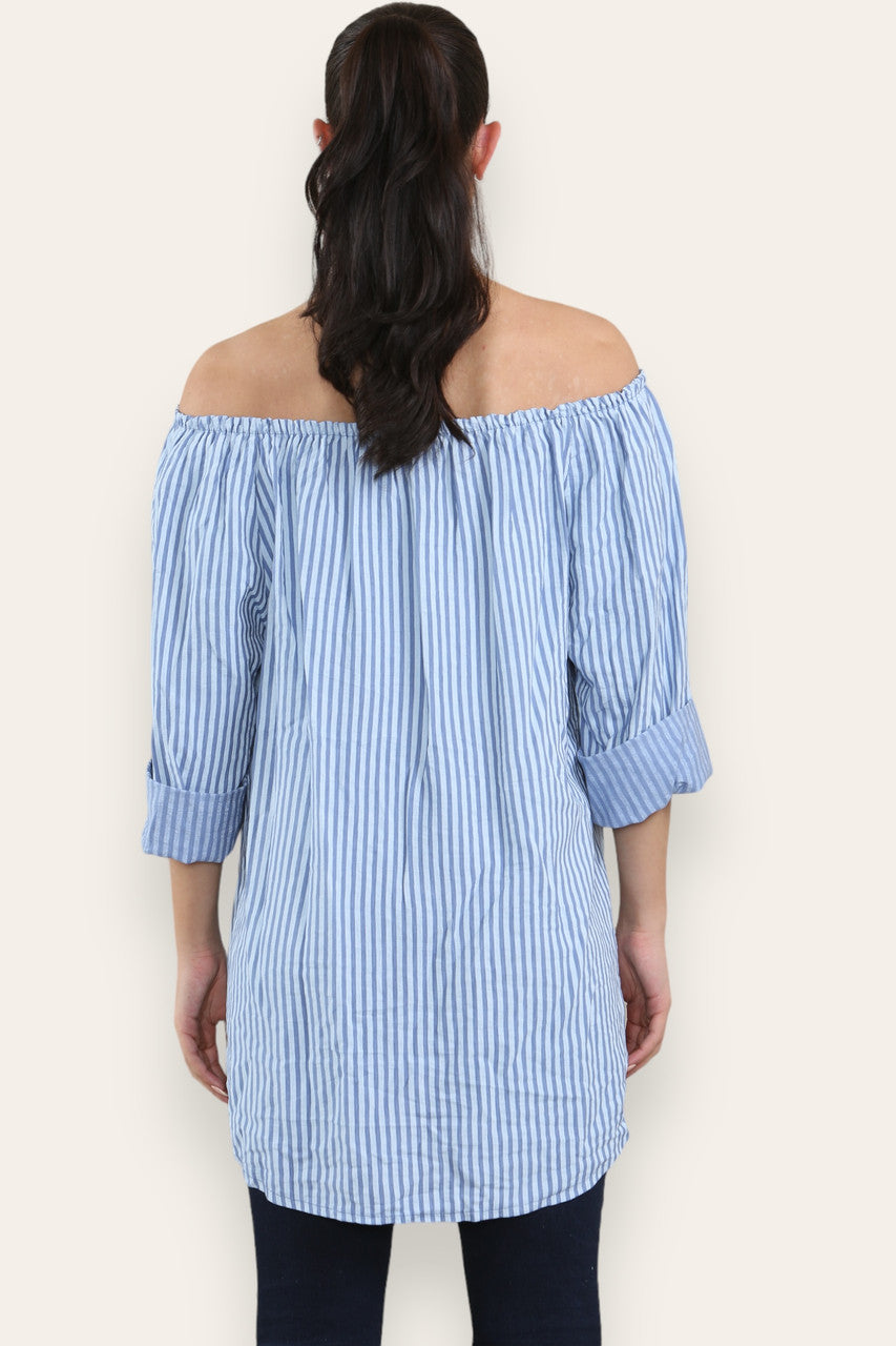 GESTREEPTE BARDOT TOP MET STRIKSLUITING VAN DENIM