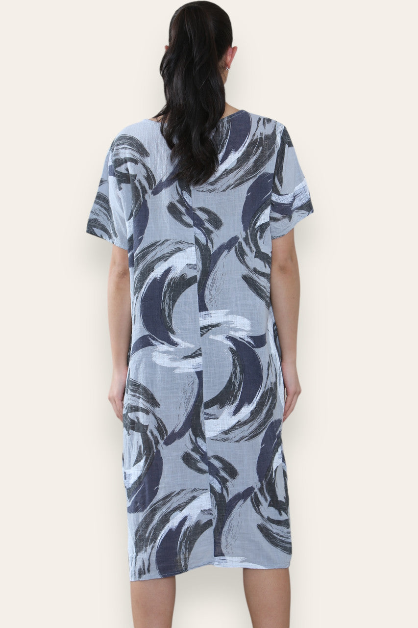 JURK MET SCHILDERSKWASTSTREEP PRINT EN MIDI LENGTE GRIJS