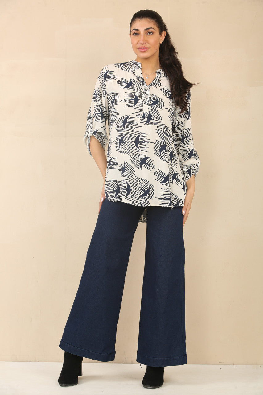 BLOUSE MET VOGELZWERN-PRINT - MARINEBLAUW