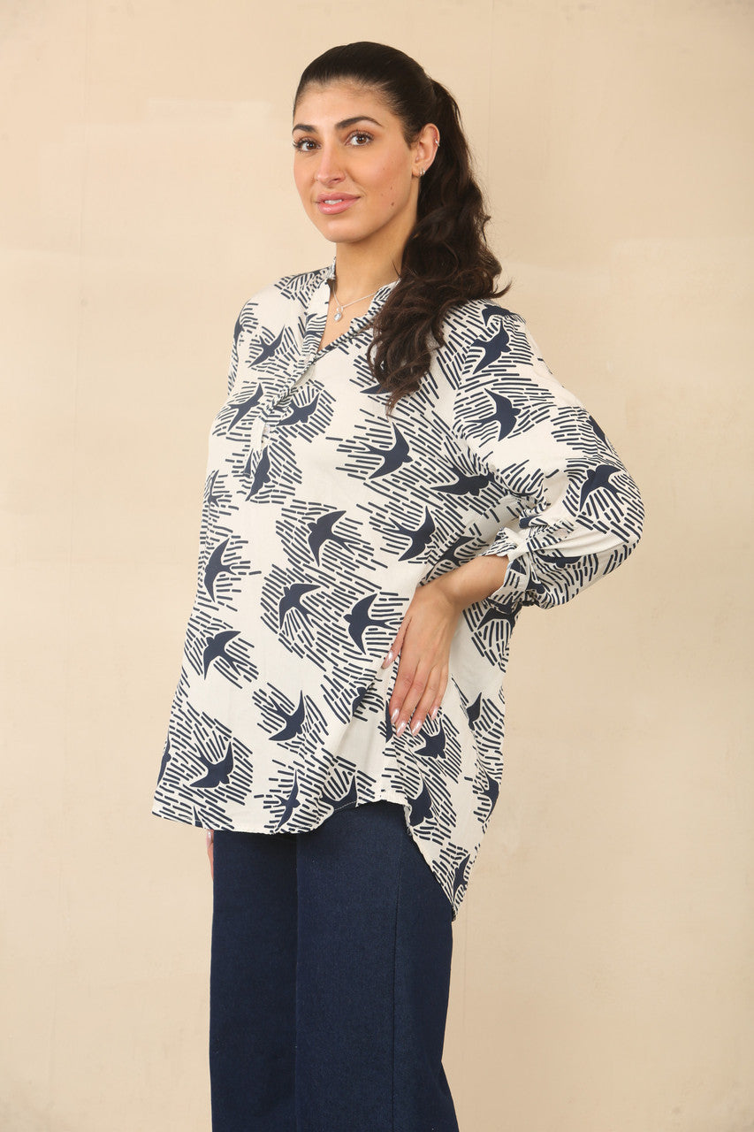 BLOUSE MET VOGELZWERN-PRINT - MARINEBLAUW