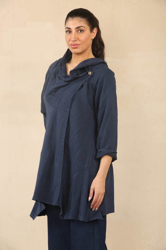 TOP MET OVERSLAG EN KNOPEN - MARINEBLAUW