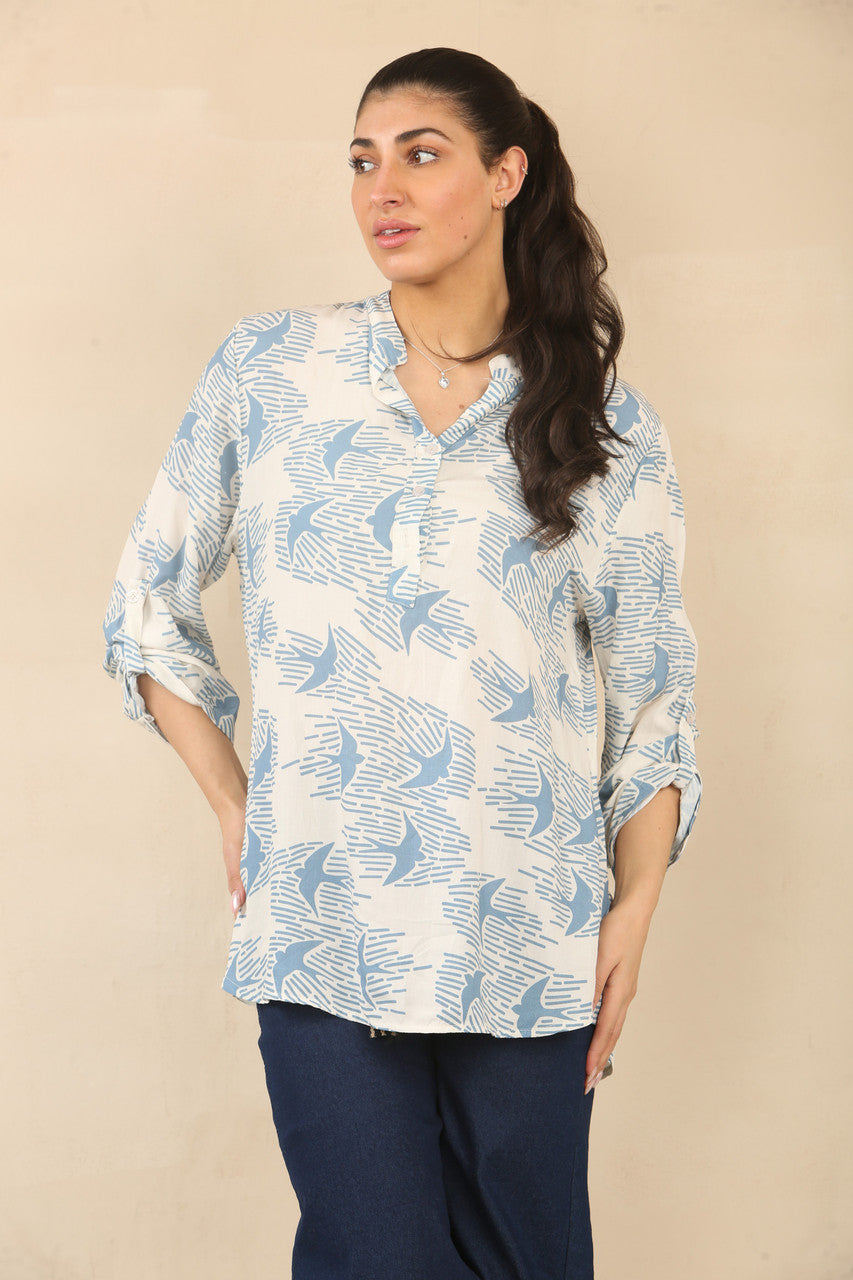 BLOUSE MET VOGELZWERN-PRINT - HEMELSBLAUW