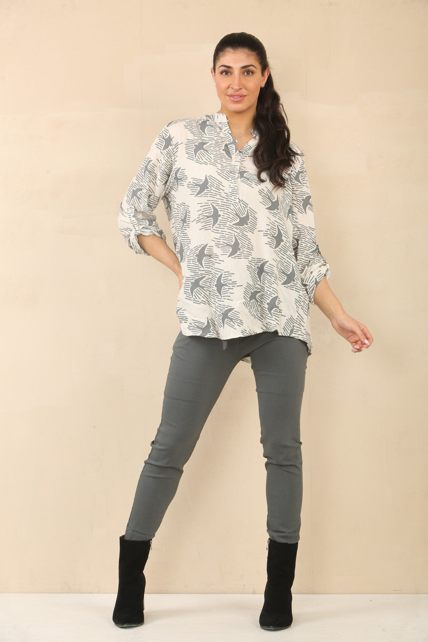 BLOUSE MET VOGELPRINT - GRIJS