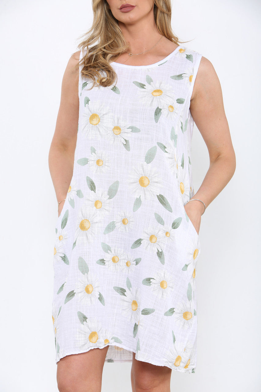 Dames mouwloze pinafore jurk met madeliefjesprint wit
