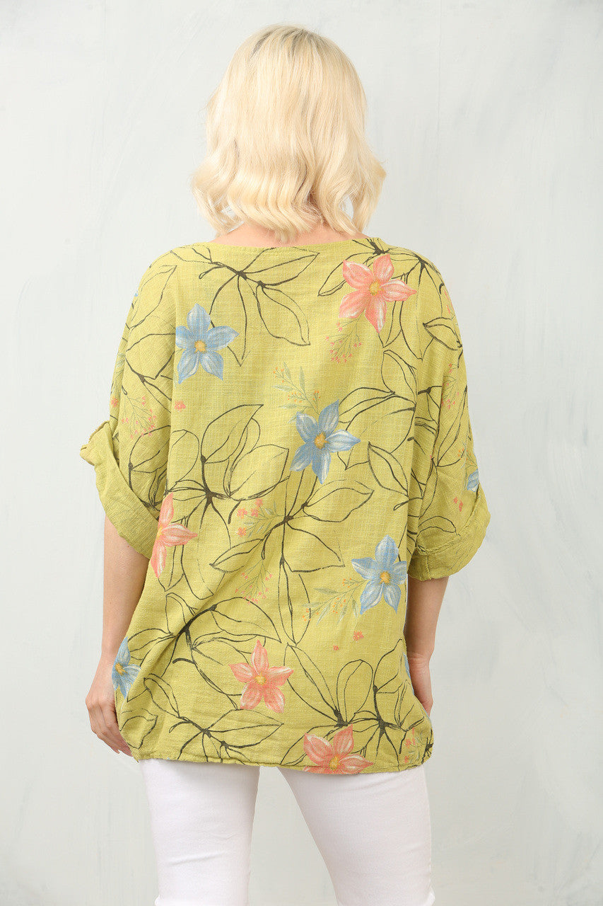TOP MET BLOEMENSTENCILPRINT - MOSTERDKLEUR