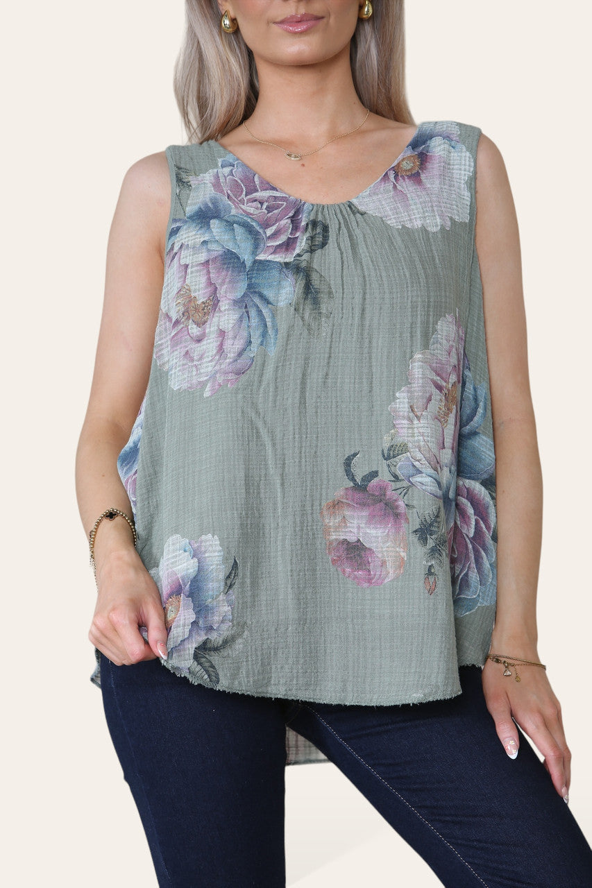 Mouwloze top met pioenrozenprint khaki