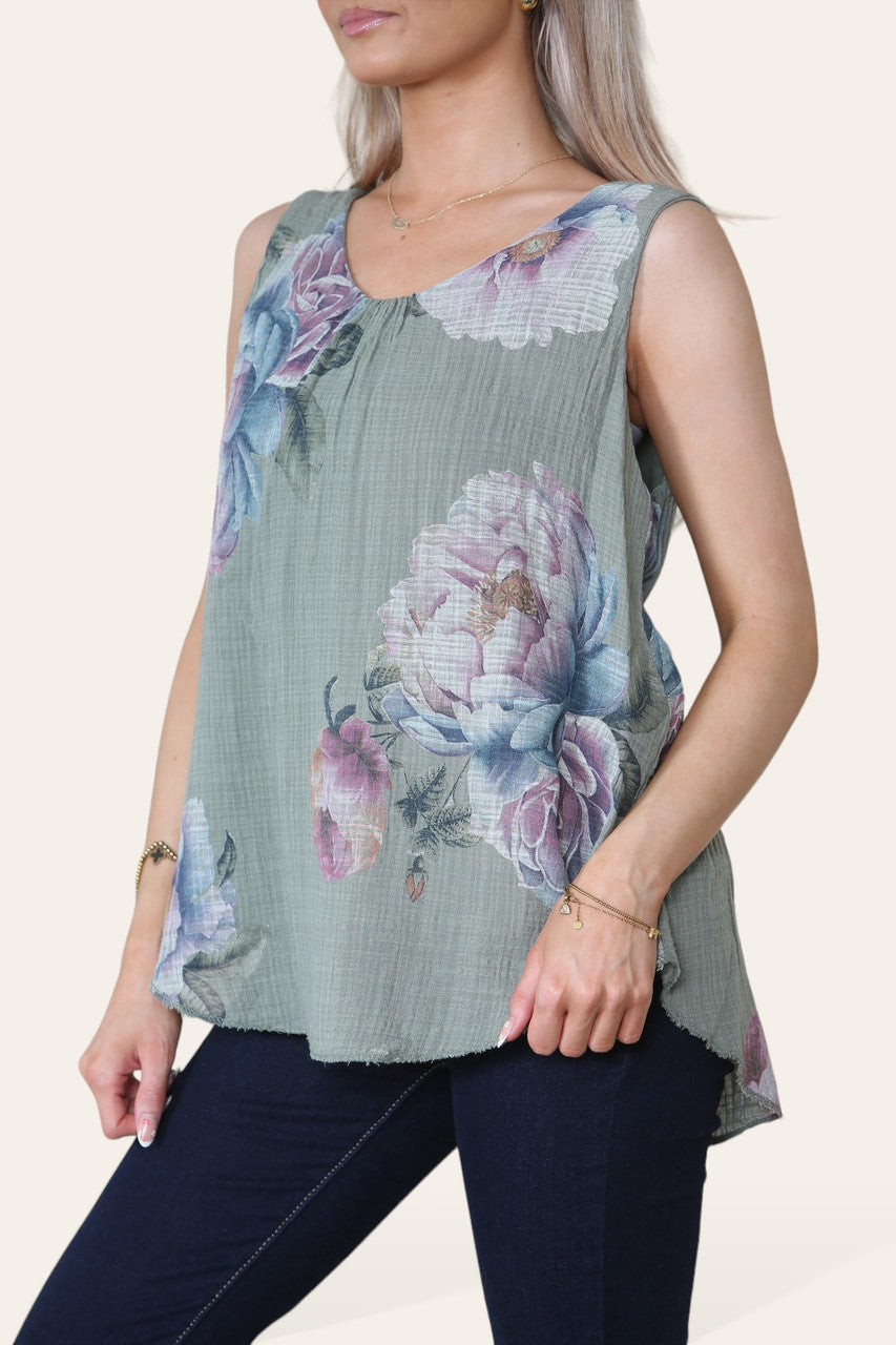 Mouwloze top met pioenrozenprint khaki