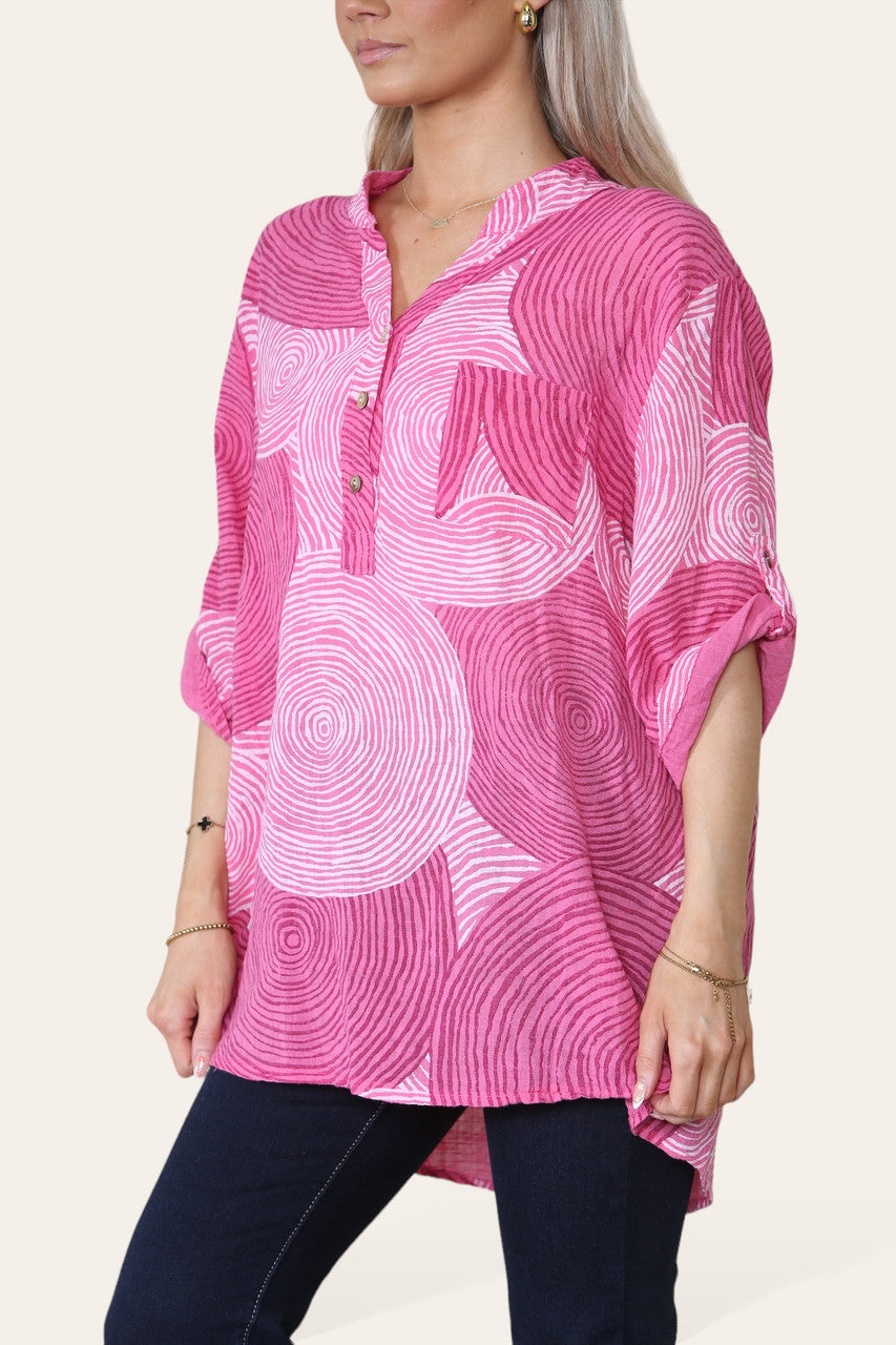 BLOES MET OPA-KRAAG EN CIRKELPRINT CERISE