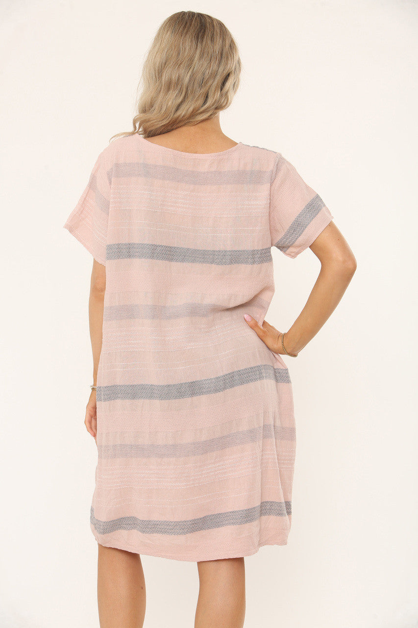 JURK MET STREEPJES EN RELAXTE PASVORM - BLUSH ROZE