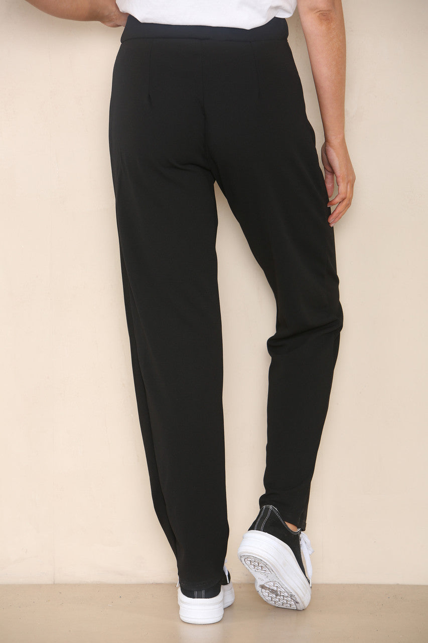 TAPERED STRAIGHT LEG PULL ON STRETCH TROUSER BLACK