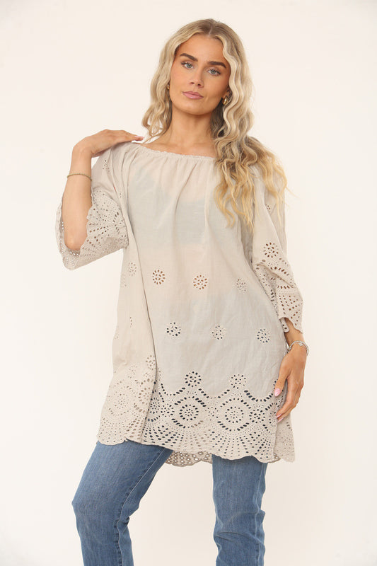 OFF THE SHOULDER EYELET DESIGN TOP - STONE