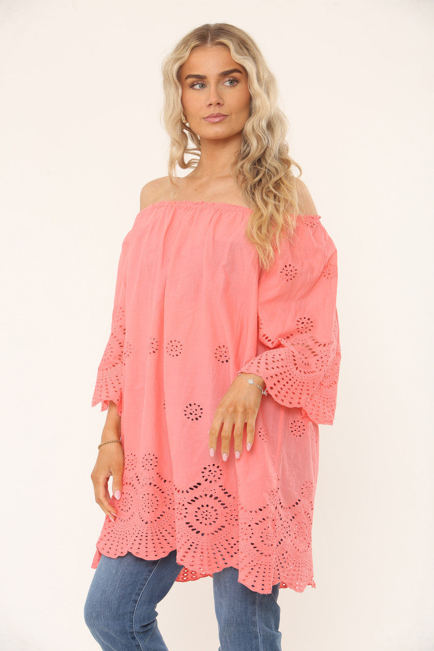 OFF-THE-SHOULDER TOP MET OOGJES - KORAAL