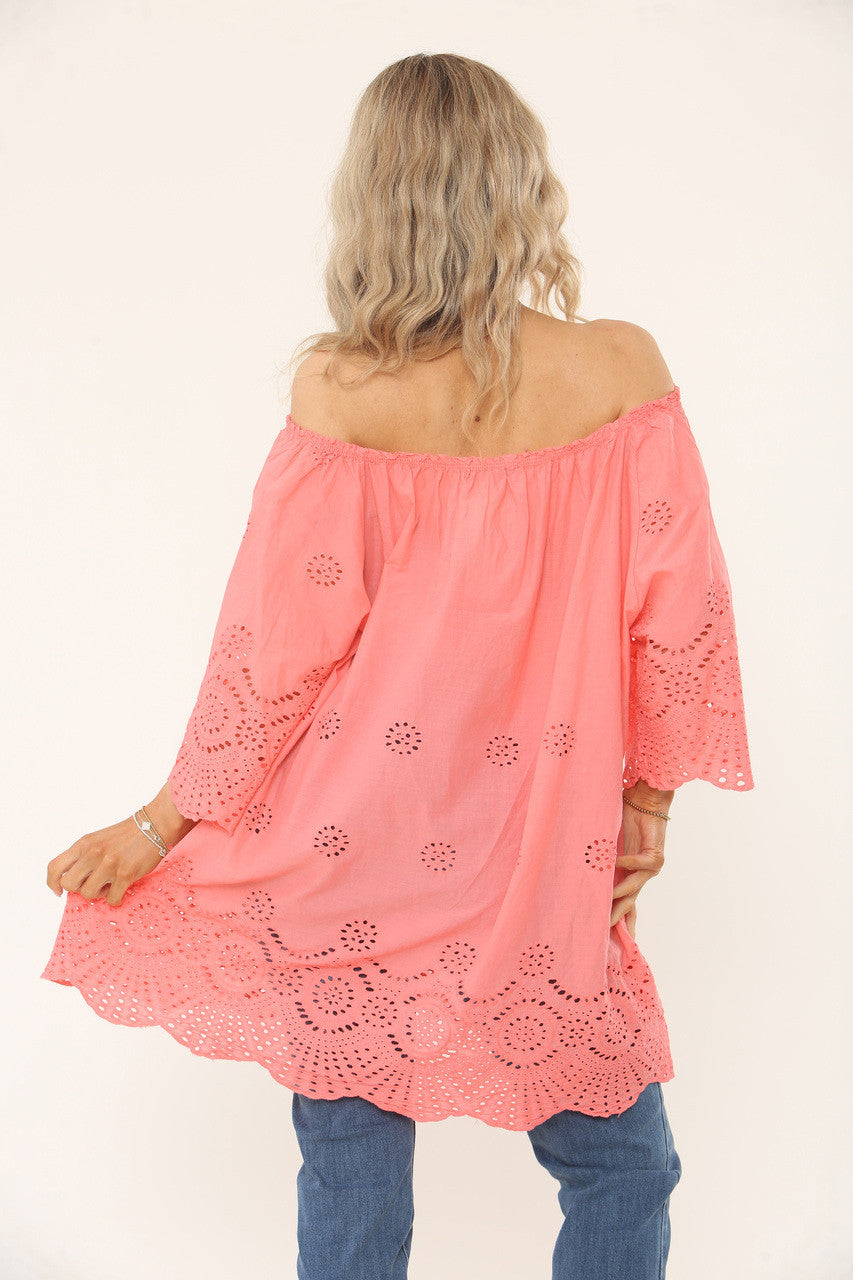 OFF-THE-SHOULDER TOP MET OOGJES - KORAAL
