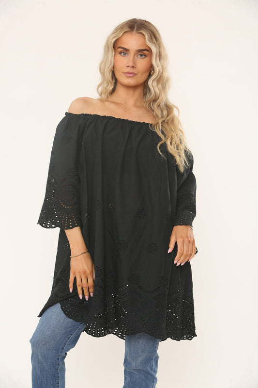 OFF THE SHOULDER EYELET DESIGN TOP - BLACK